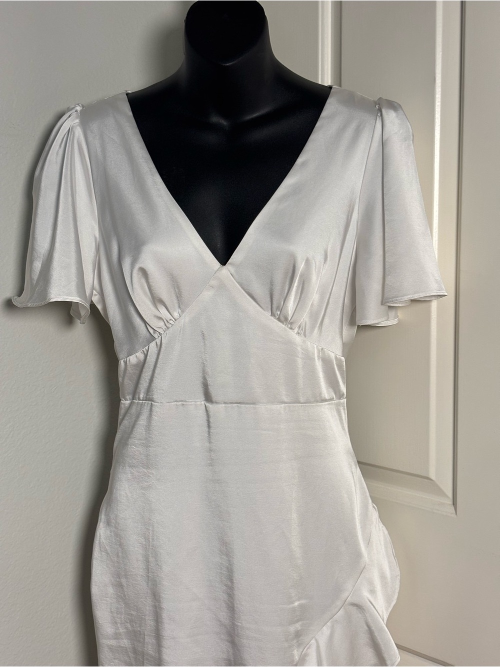 Eternal Bond White Satin Ruffled Flutter Sleeve - Picture 11 of 12